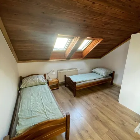 Varady's Large With Private Parking Apartmán *