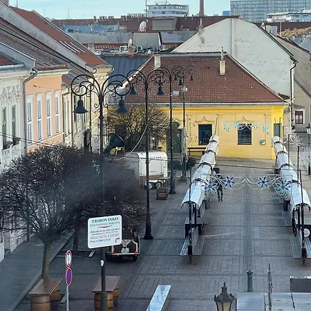 Apartmán Varady's Large With Private Parking *