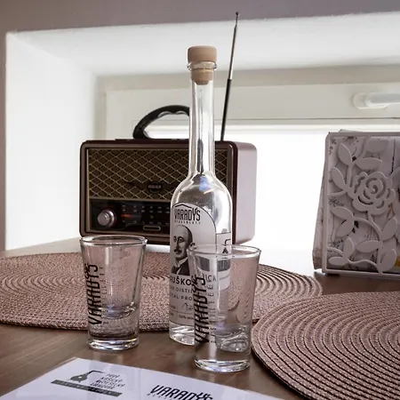 Apartman Varady's Large With Private Parking Kassa