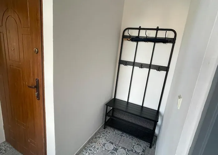 Varady's Large With Private Parking *