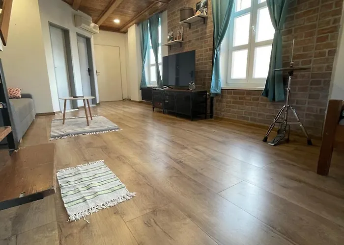 Varady's Large With Private Parking Košice