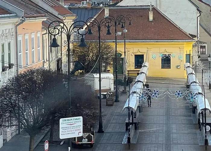 דירה Varady's Large With Private Parking *